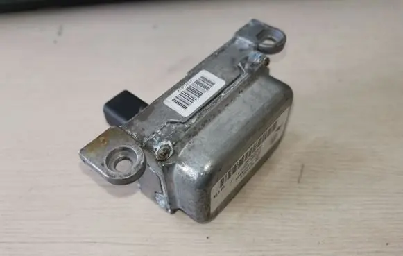 Volkswagen Golf V ESP acceleration yaw rate sensor 1K0907655B