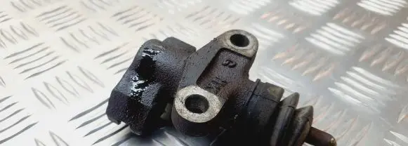 Subaru Forester SF Clutch slave cylinder 