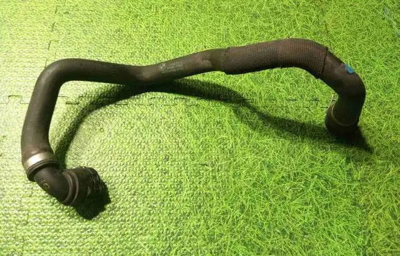 BMW X5M E70 Engine coolant pipe/hose 7589736