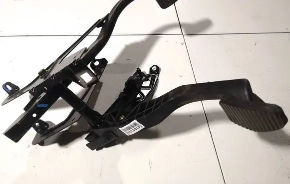 Volvo S60 Brake pedal 