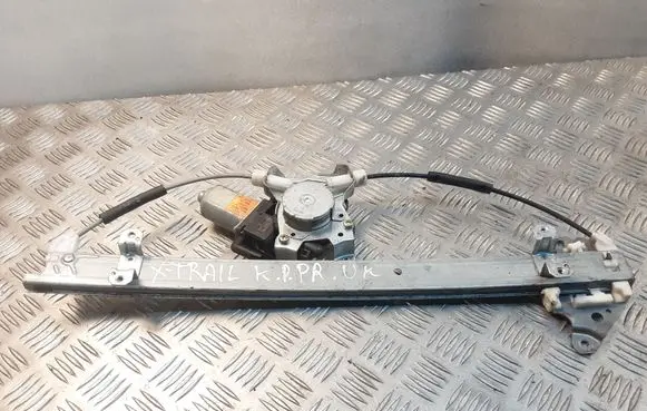 Nissan X-Trail T30 Front door window regulator motor MMR62112