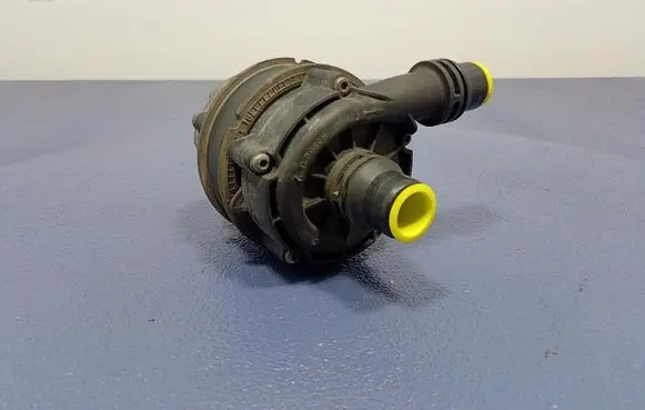 BMW M3 F80 Water pump 8651288