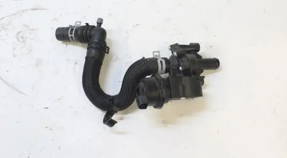 Renault Express Thermostat housing 922306682R