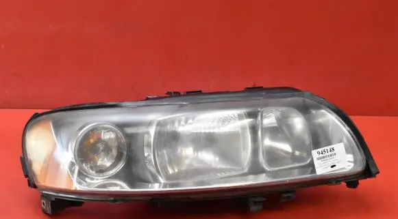 Volvo V70 Headlight/headlamp 30698836