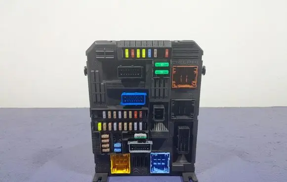 Citroen C5 Aircross Fuse box set 9830813080