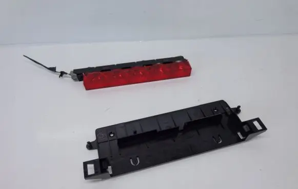 Ford Focus Third/center stoplight 13A613