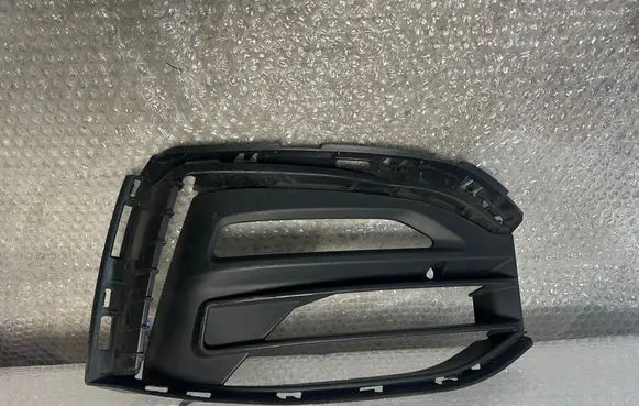 BMW 1 F40 Front bumper lower grill 7459716