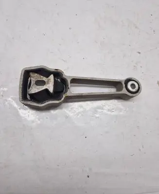Volvo XC60 Engine mount bracket 30793322