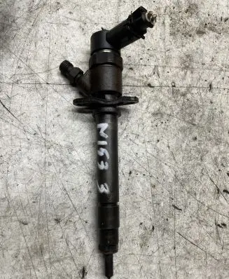 Volvo S60 Fuel injector 8658353