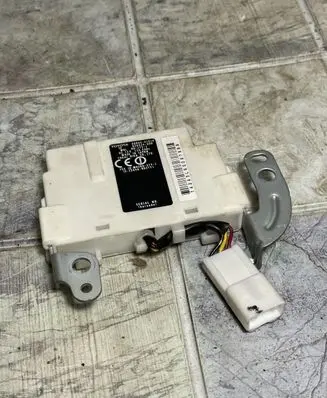 Toyota Prius (XW20) Door central lock control unit/module 8999247010 626424000