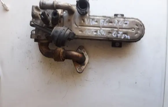 Volkswagen PASSAT B6 Engine control unit/module fan 
