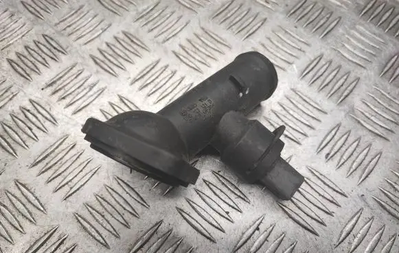 Volkswagen PASSAT B6 Engine coolant pipe/hose 03G121121D