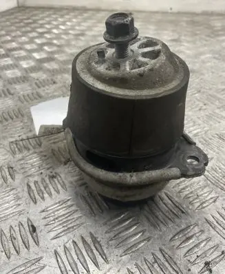 Audi Q7 4L Engine mount bracket