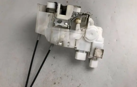 Subaru Legacy Front door lock