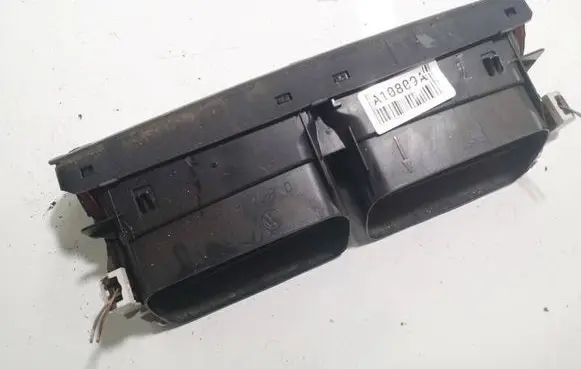 Volkswagen PASSAT B5.5 Dash center air vent grill 3B0819728D
