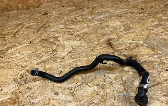 Volvo XC40 Coolant pipe/hose 32339470