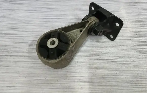 Mini One - Cooper R50 - 53 Engine mount bracket 6756406 22116756406
