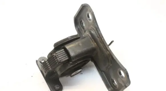 Toyota Verso-S Engine mounting bracket