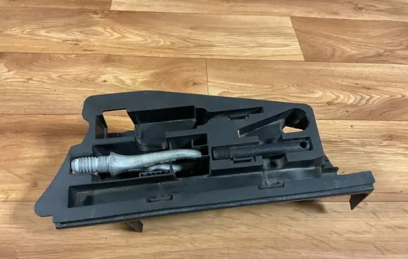 Audi A6 S6 C6 4F Tool box 4F5012111