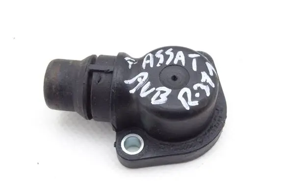 Volkswagen PASSAT B5.5 Engine coolant pipe/hose 038121144A