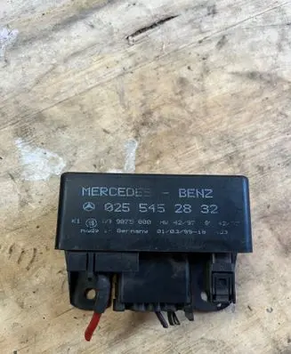 Mercedes-Benz A W168 Glow plug pre-heat relay 0255452832 899075000