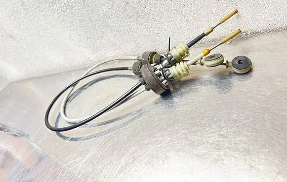 Opel Zafira B Gear shift cable linkage 55351949