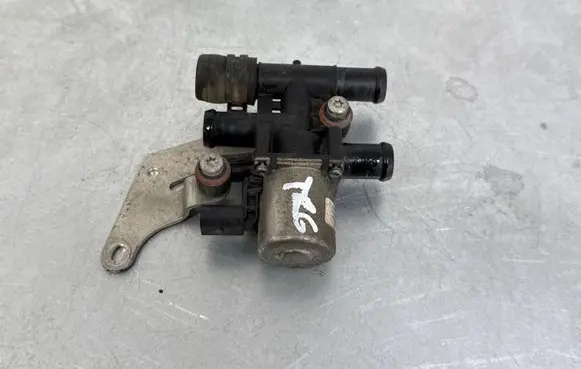 Volkswagen Touareg III Vacuum valve 4M0819067M