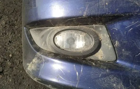 Mazda 3 I Front bumper lower grill 