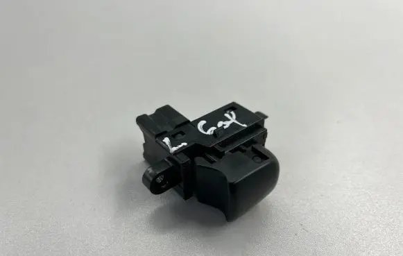 Nissan Juke I F15 Electric window control switch 254111k15a