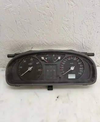 Renault Laguna II Speedometer (instrument cluster) 501018640076 8200170306