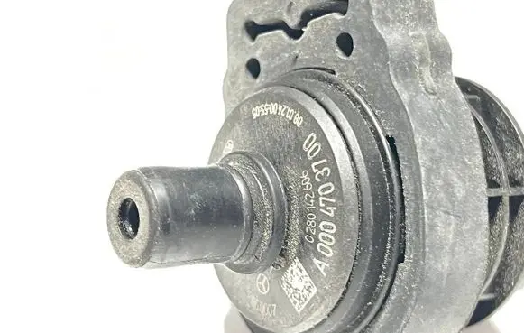 Mercedes-Benz C AMG W205 Vacuum valve A0004703700 0280142606
