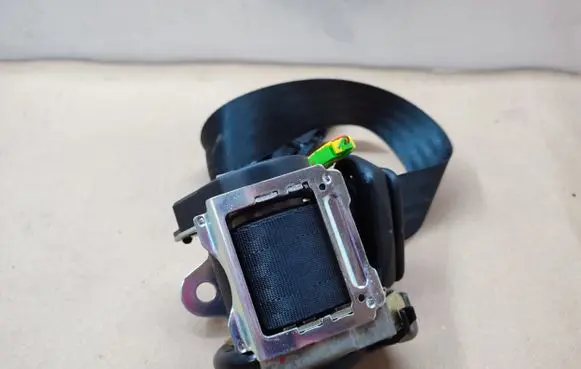 Volvo XC90 Third row seat belt 31363032