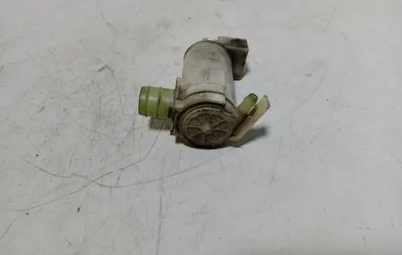 Nissan X-Trail T30 Windscreen/windshield washer pump 2224615A
