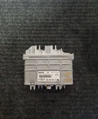 Volkswagen Golf III Engine control unit/module 0261203647 032906026G 26SA0000