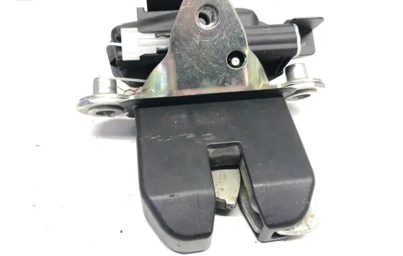 Skoda Fabia Mk1 (6Y) Tailgate exterior lock 5J7827501A