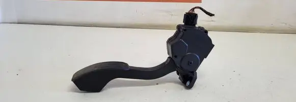 Toyota RAV 4 (XA30) Accelerator throttle pedal 7811042010 04H04B00743 1988007270