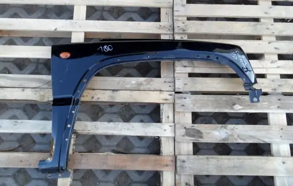 Jeep Cherokee III KJ Fender
