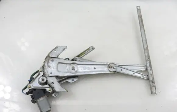 Honda CR-V Front door window regulator with motor 