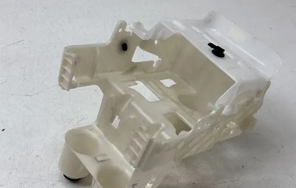 Peugeot 5008 II Other engine bay part 9811808980