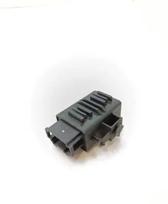 Volkswagen Golf VII Seat heating relay 5K0959772