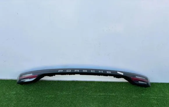 Porsche Cayenne (9Y0 9Y3) Tailgate rear/tail lights 9Y0945081F