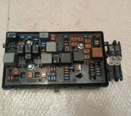 Opel Insignia A Fuse module 13275884