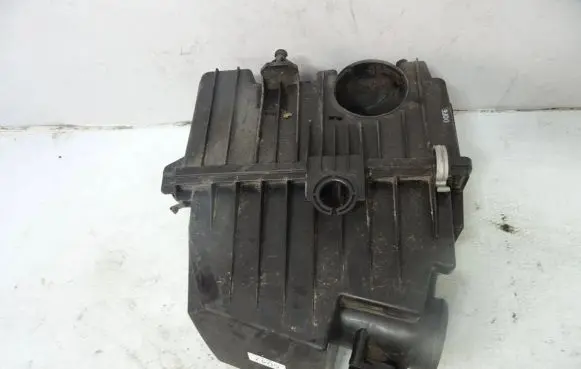 Mazda CX-7 Air filter box R2AX13Z02