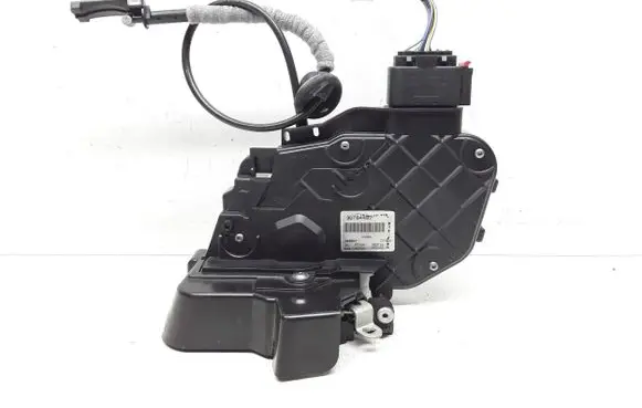 Volvo S80 Front door lock 30784487