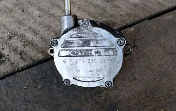 Mercedes-Benz C W203 Vacuum pump A2712300965