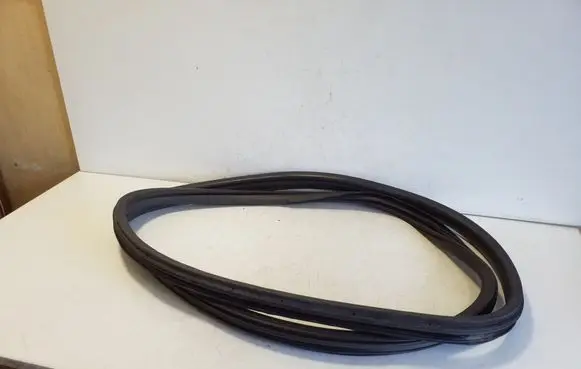 Nissan Pathfinder R51 Front door rubber seal 
