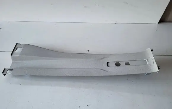 Renault Trafic III (X82) Seat belt trim 93868924