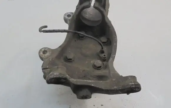 BMW 5 E60 E61 Front wheel hub spindle knuckle 6753461