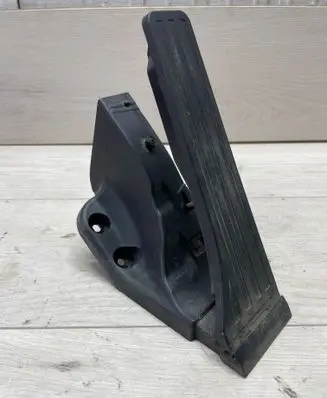 Mercedes-Benz E W213 Accelerator throttle pedal A2053000004 290318