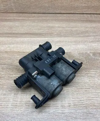 BMW 5 E39 Coolant heater control valve 8374995 1147412137